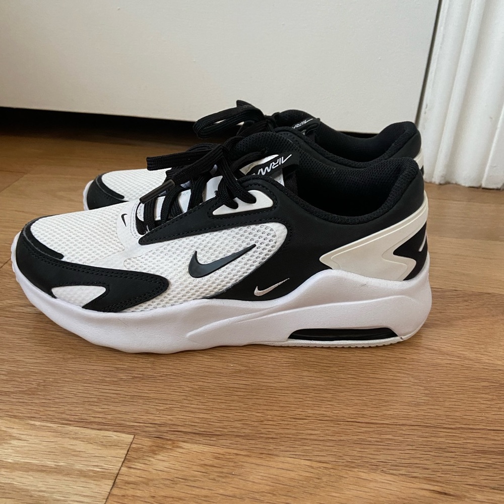 Black and White Women’s Nike Air Max Sneakers